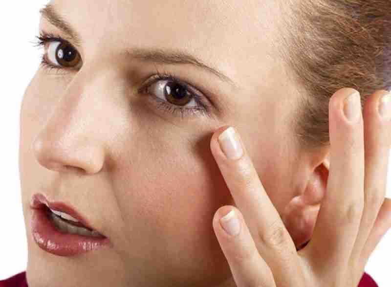 Đâu là phương pháp xóa nhăn đuôi mắt hiệu quả?