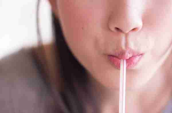 5 thói quen tai hại khiến gương mặt trông già hơn