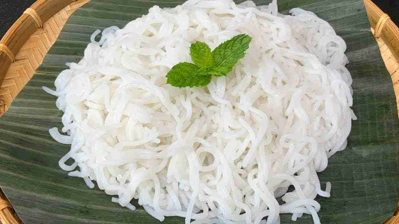 Bác sĩ giải đáp: Nâng mũi xong có được ăn bún không?