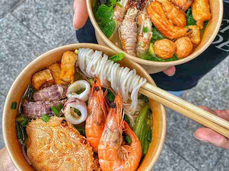Bác sĩ giải đáp: Nâng mũi xong có được ăn bún không?