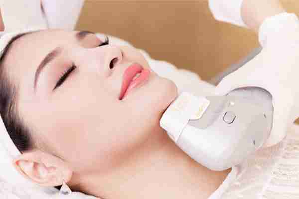 Bạn biết gì về 5 phương pháp trẻ hóa cổ hiện nay?