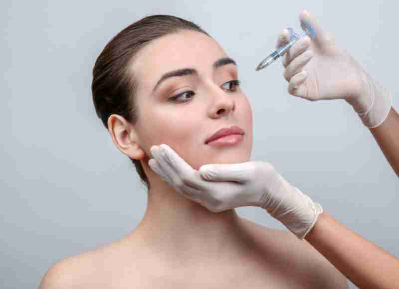 Có nên tiêm filler hốc mắt không? An toàn không?