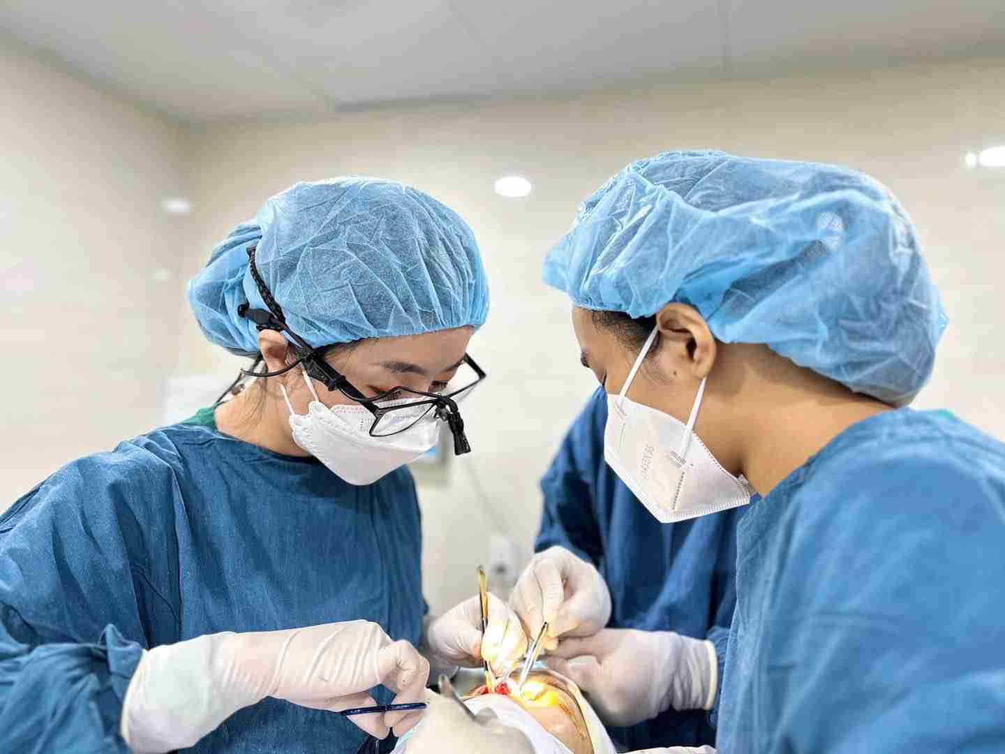 Làm sao để sửa mũi lệch? Giá bao nhiêu?