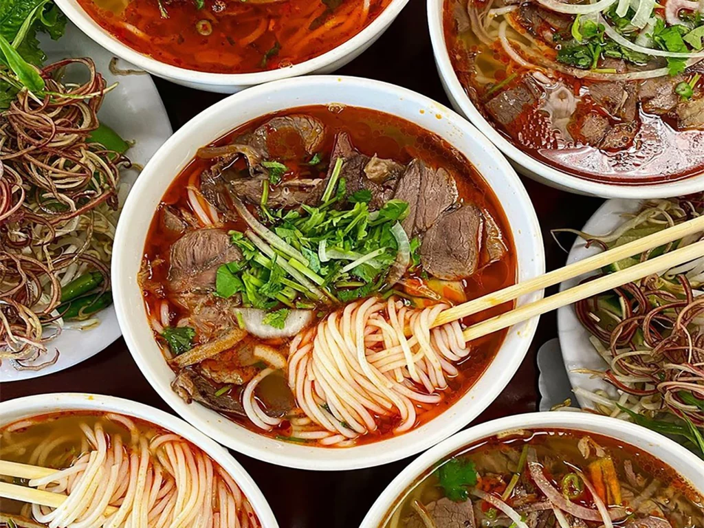 Nâng mũi ứng dụng kính lúp siêu vi phẫu xong ăn bún bò được không?